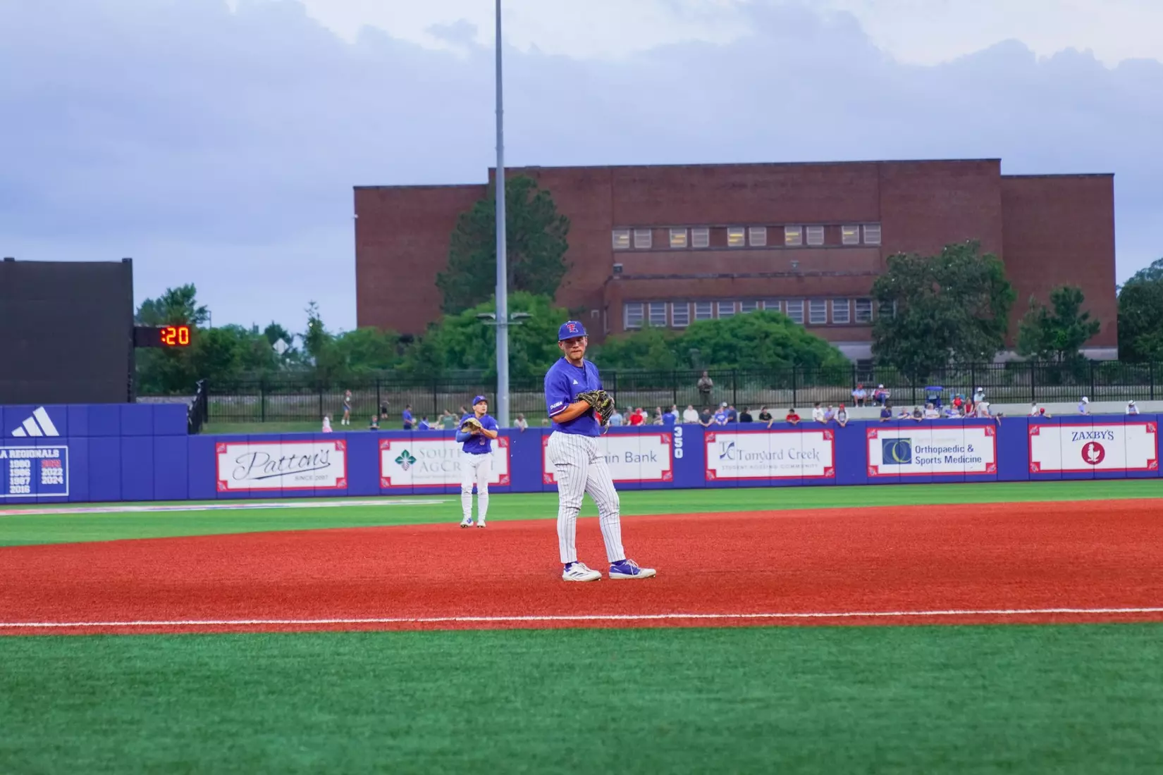 Late rally falls short for Bulldogs in 10-5 loss to Aggies to force rubber match
