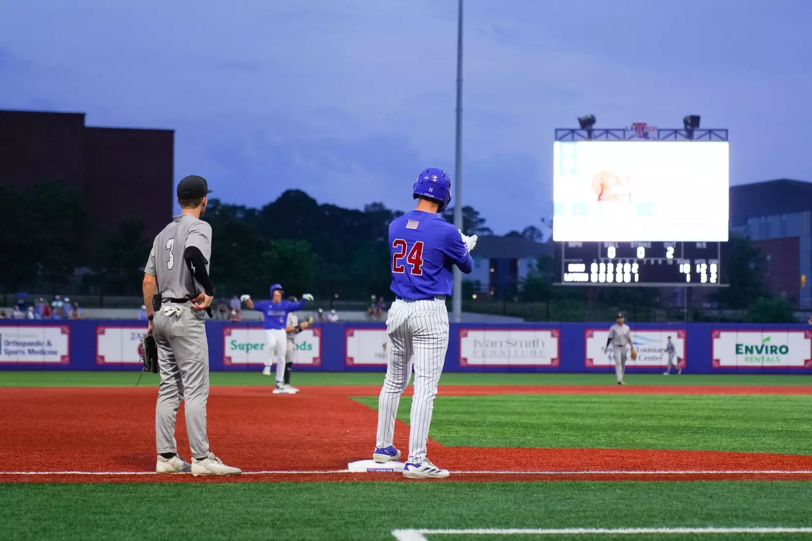 Late rally falls short for Bulldogs in 10-5 loss to Aggies to force rubber match