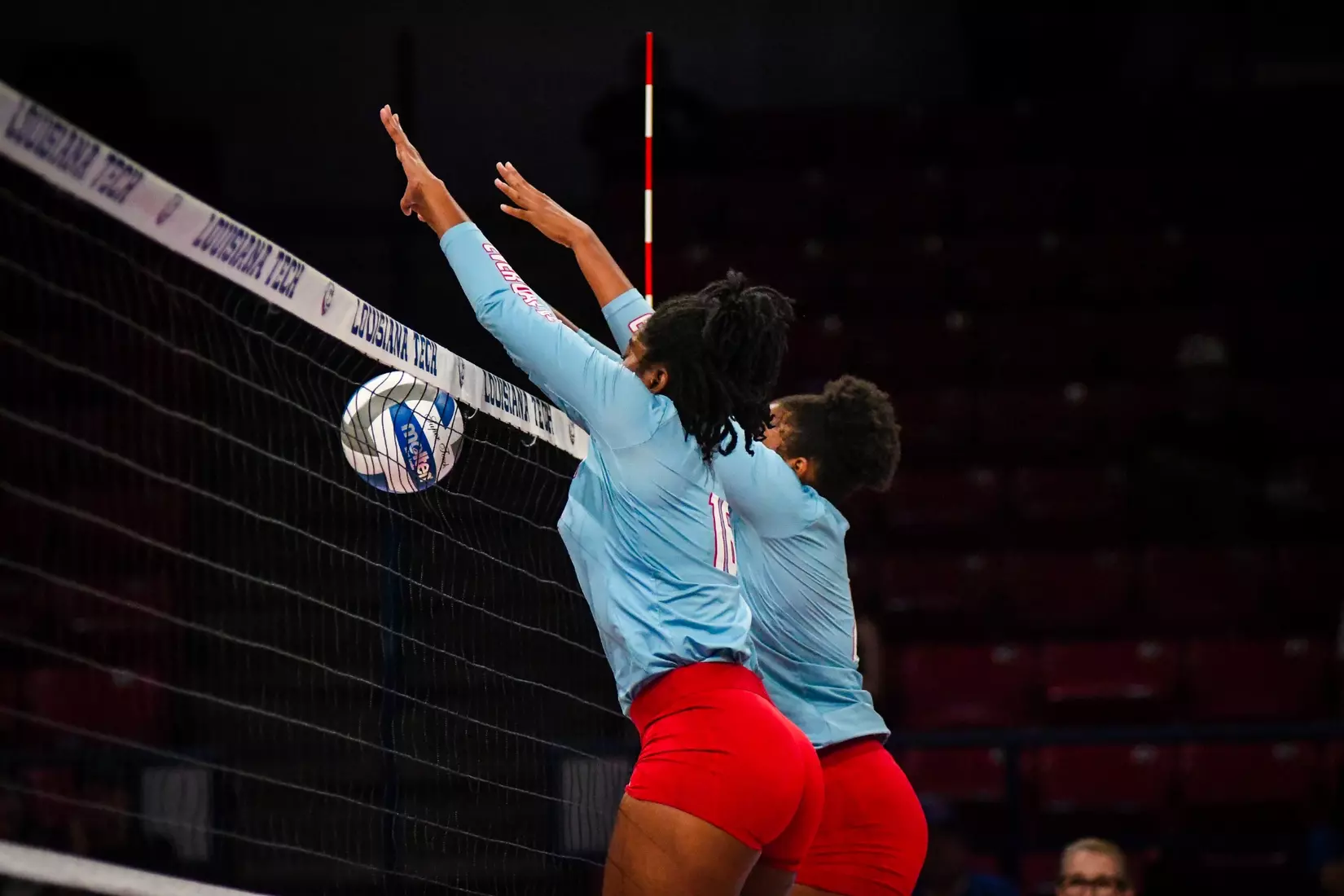 Bulldogs hold off Tigers in gritty five-set win in their home opener