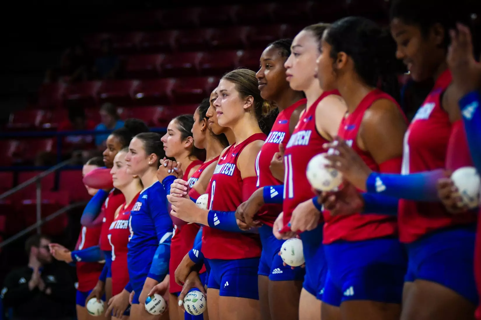 Bulldogs fall in four tight sets to Huskies