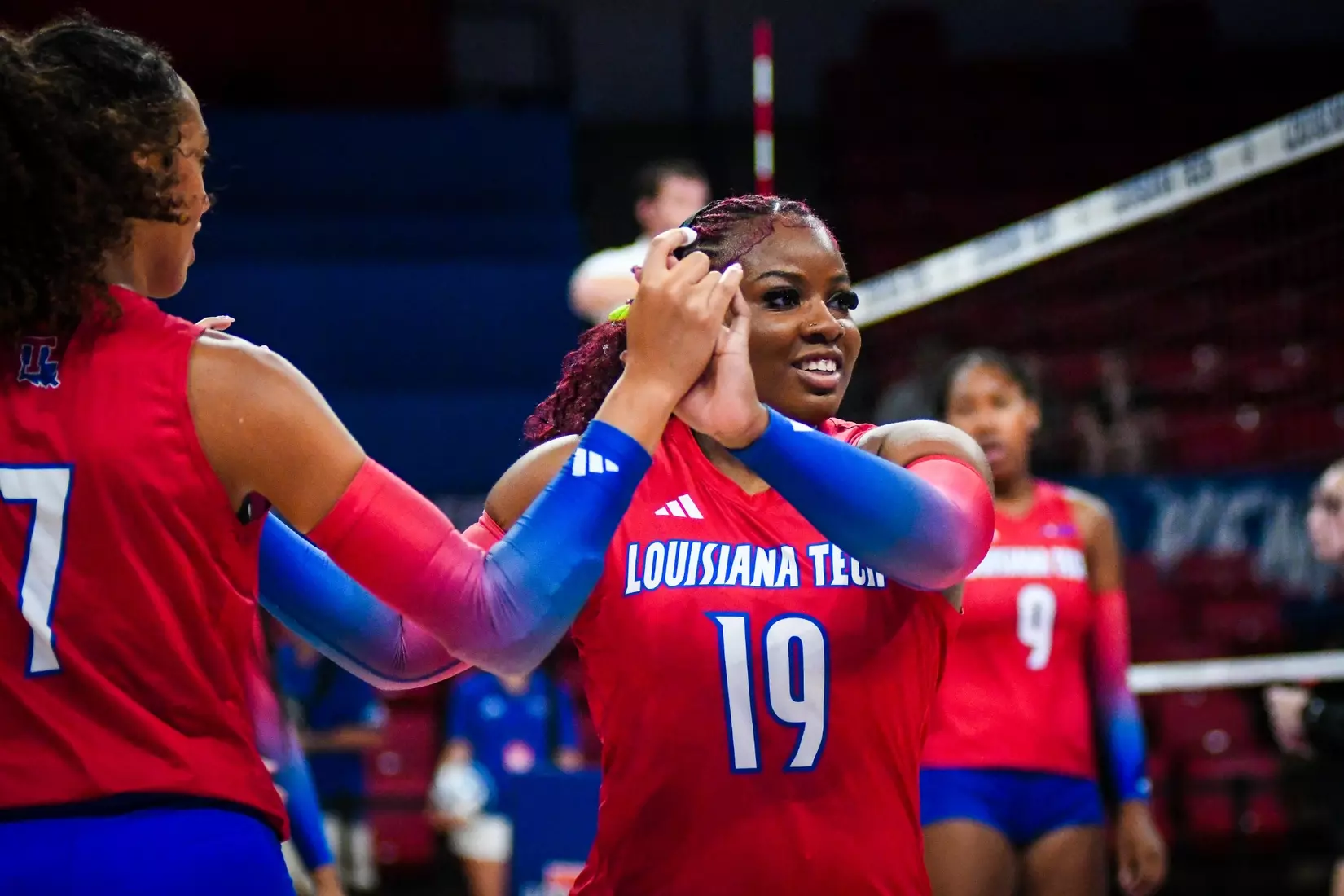 Bulldogs fall in four tight sets to Huskies
