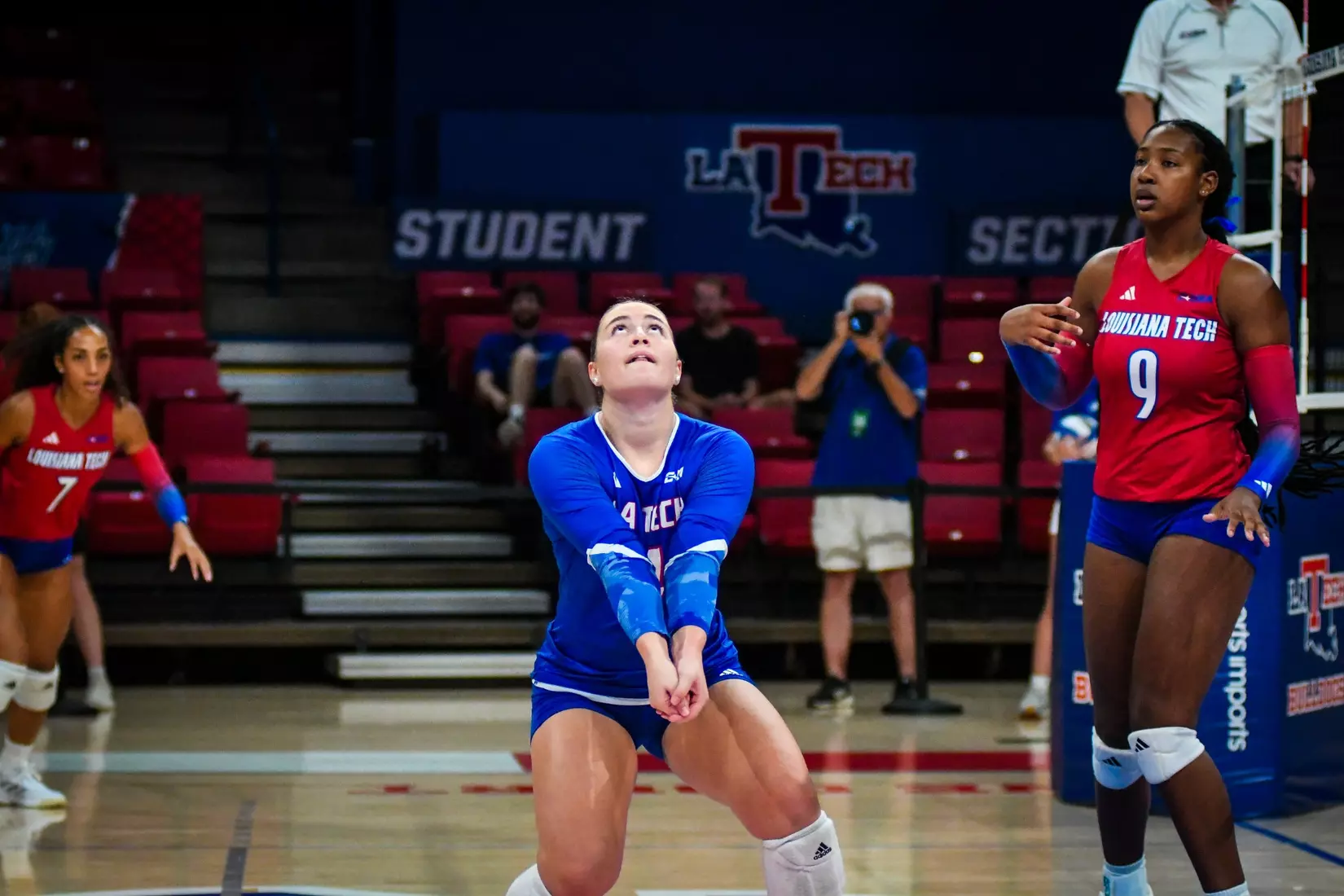 Bulldogs fall in four tight sets to Huskies
