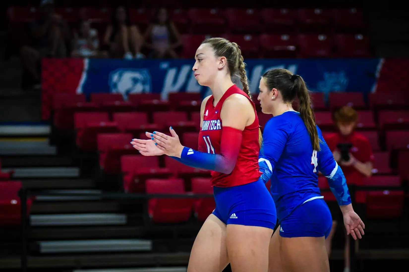 Bulldogs fall in four tight sets to Huskies