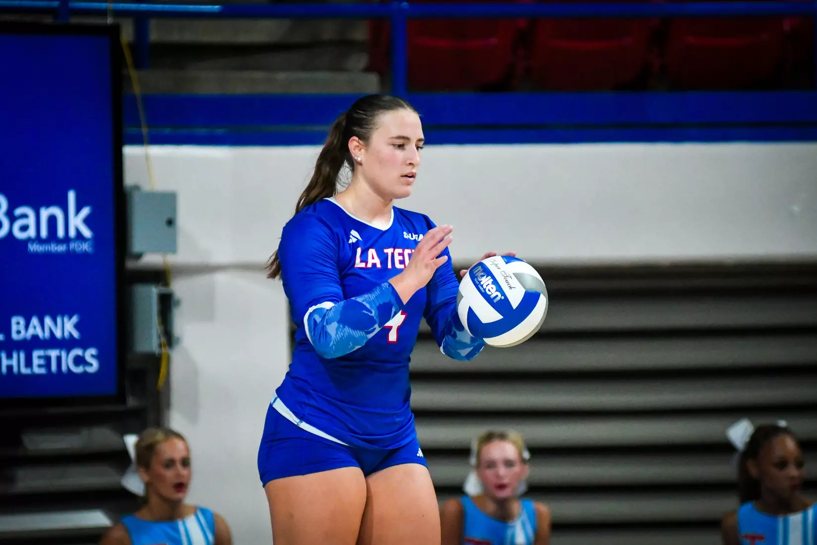 Bulldogs fall in four tight sets to Huskies