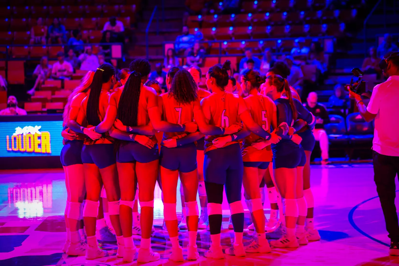 Bulldogs fall in four tight sets to Huskies