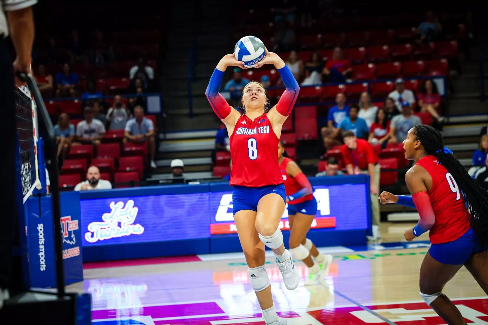 Bulldogs fall in four tight sets to Huskies