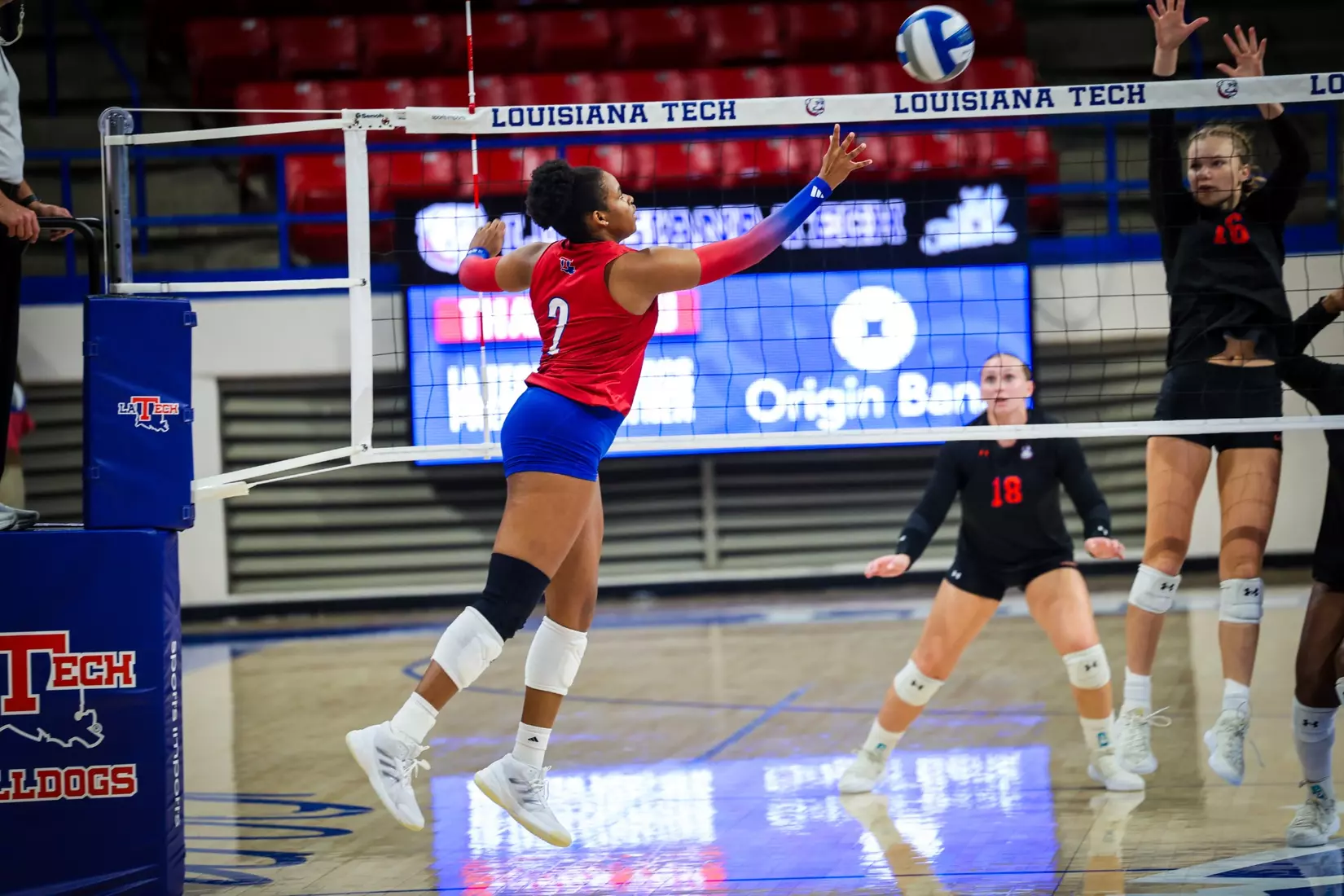 Bulldogs fall in four tight sets to Huskies