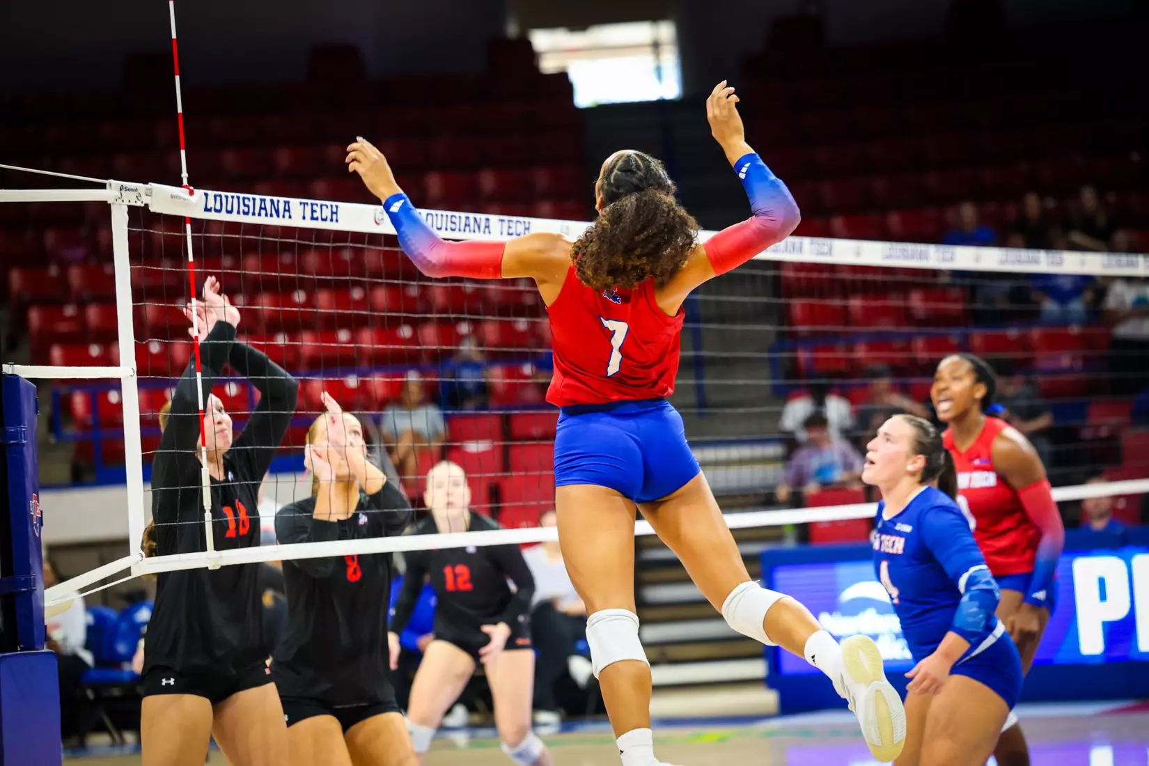 Bulldogs fall in four tight sets to Huskies