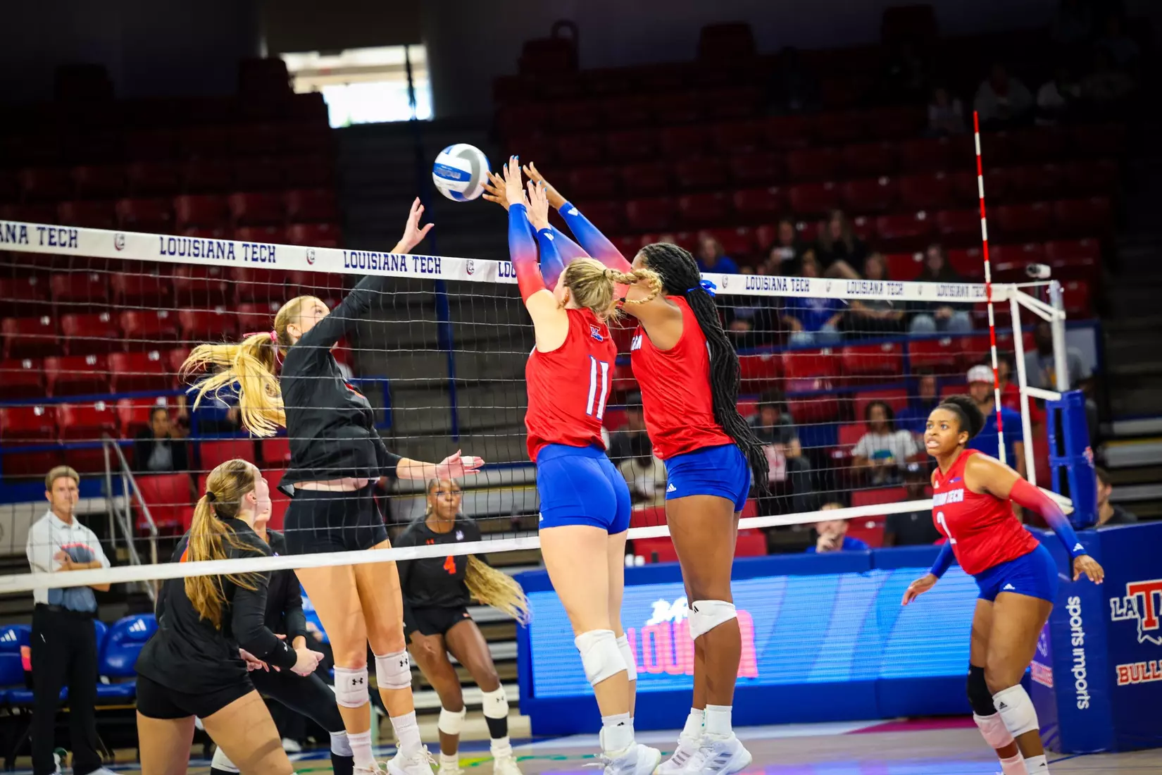 Bulldogs fall in four tight sets to Huskies