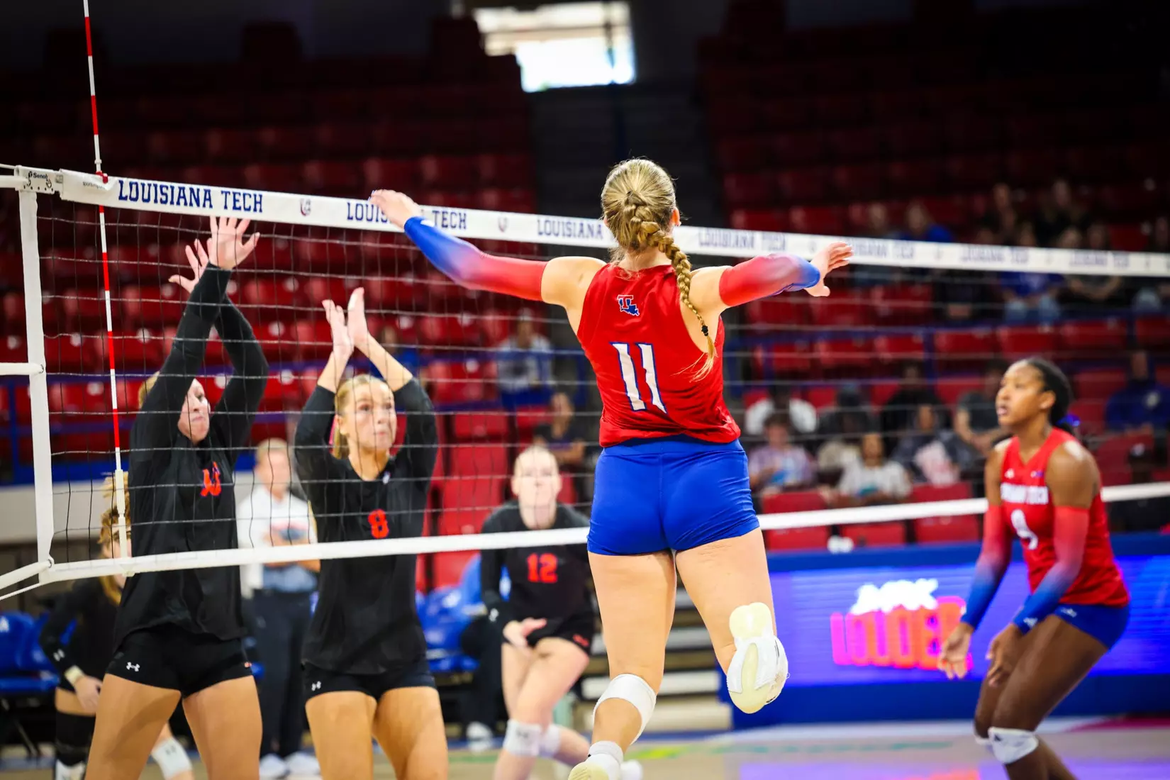 Bulldogs fall in four tight sets to Huskies