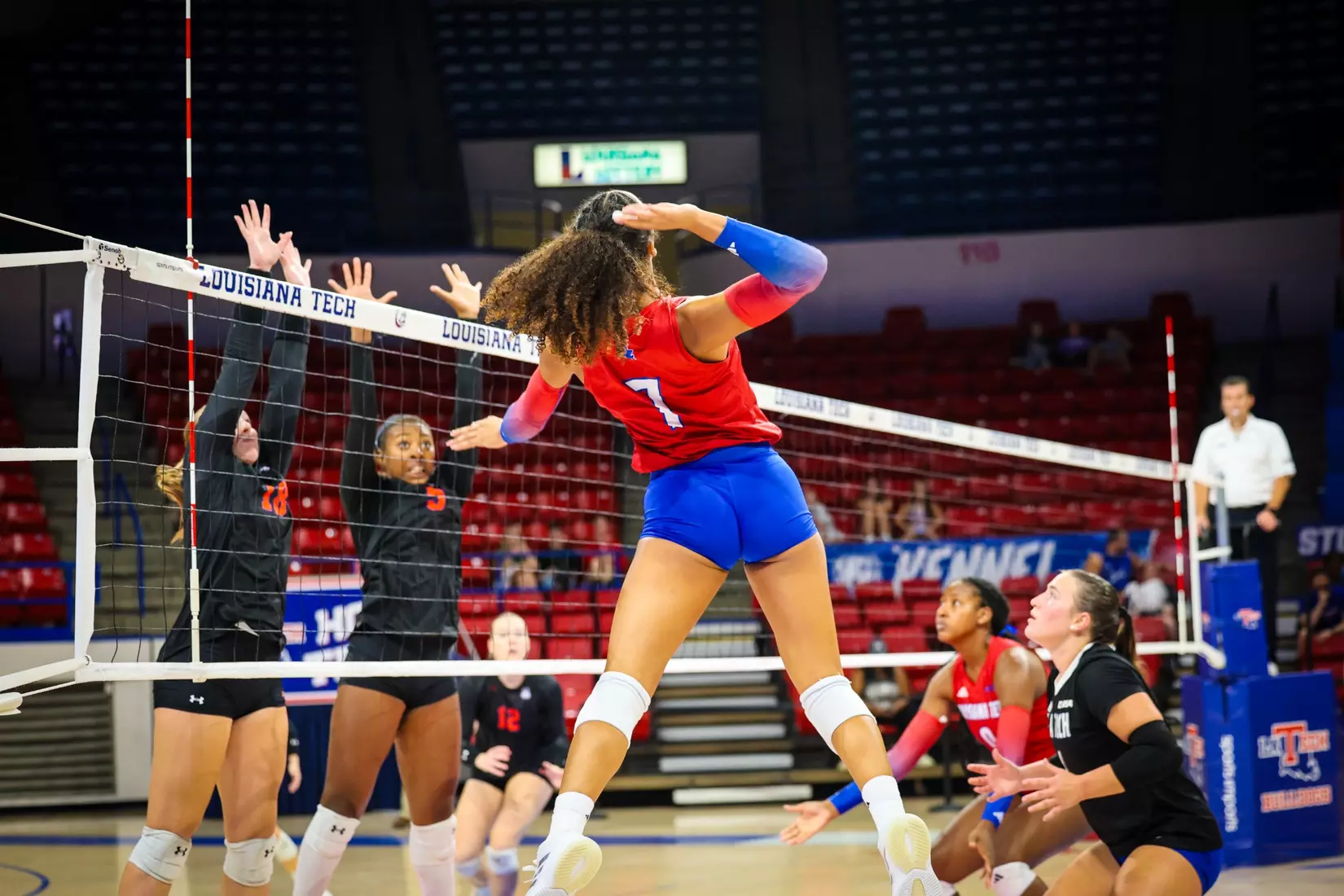 Bulldogs fall in four tight sets to Huskies