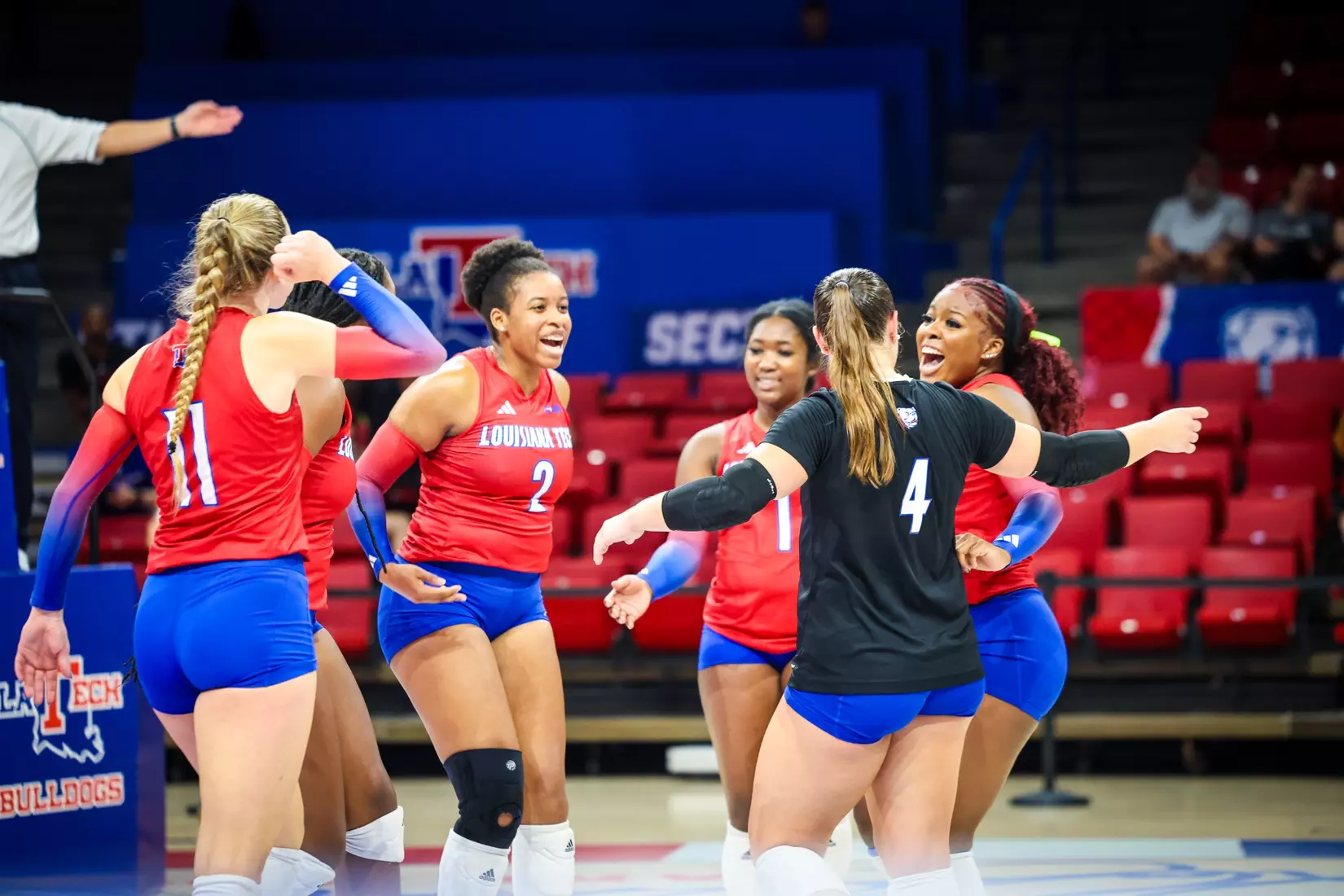 Bulldogs fall in four tight sets to Huskies