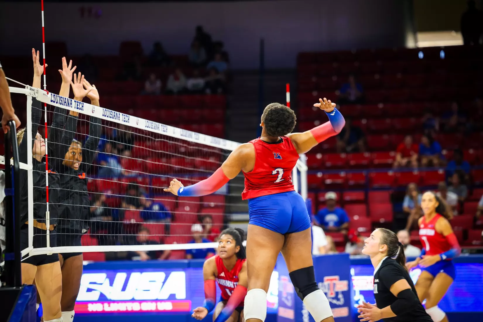 Bulldogs fall in four tight sets to Huskies