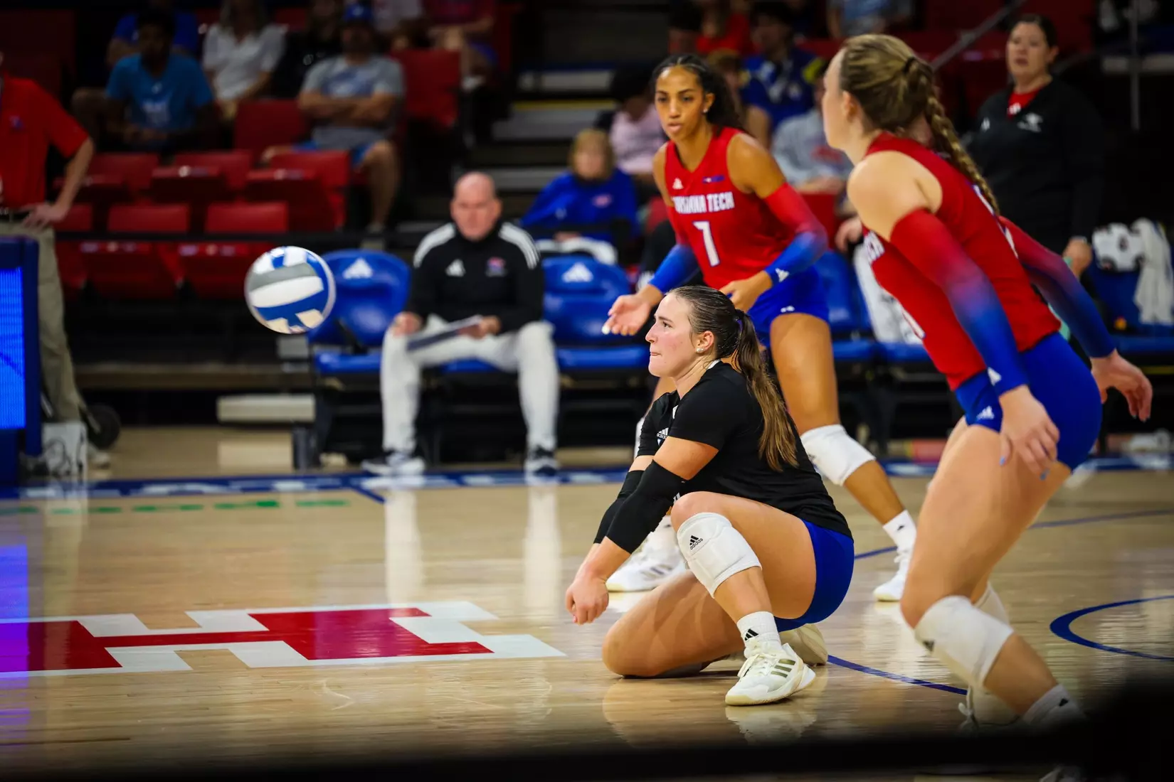 Bulldogs fall in four tight sets to Huskies