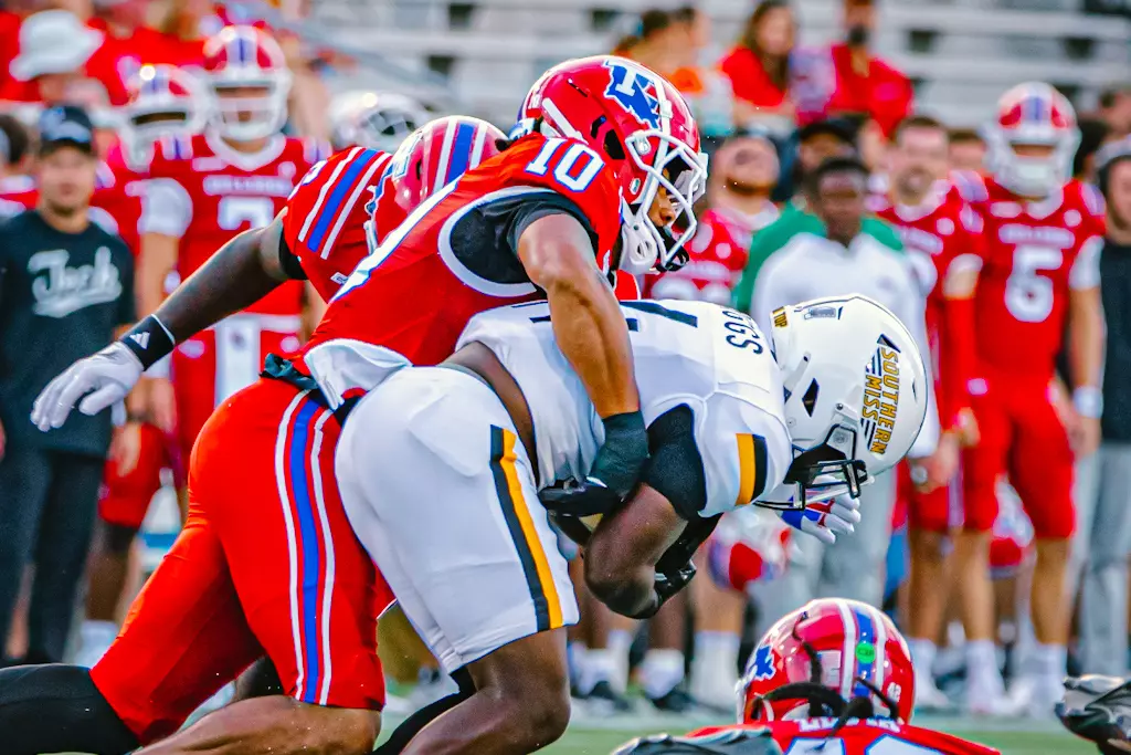 Bulldogs beat rival Golden Eagles 30-20