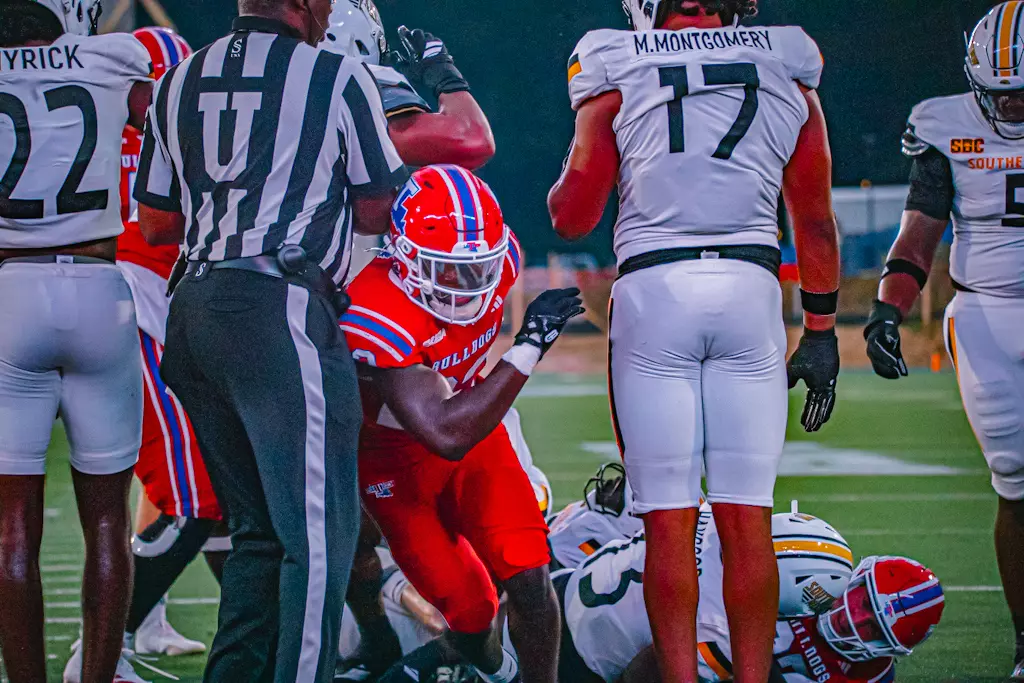 Bulldogs beat rival Golden Eagles 30-20