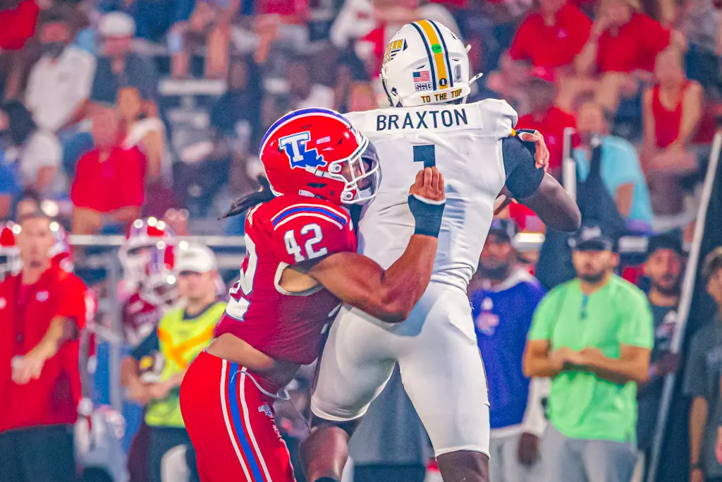 Bulldogs beat rival Golden Eagles 30-20