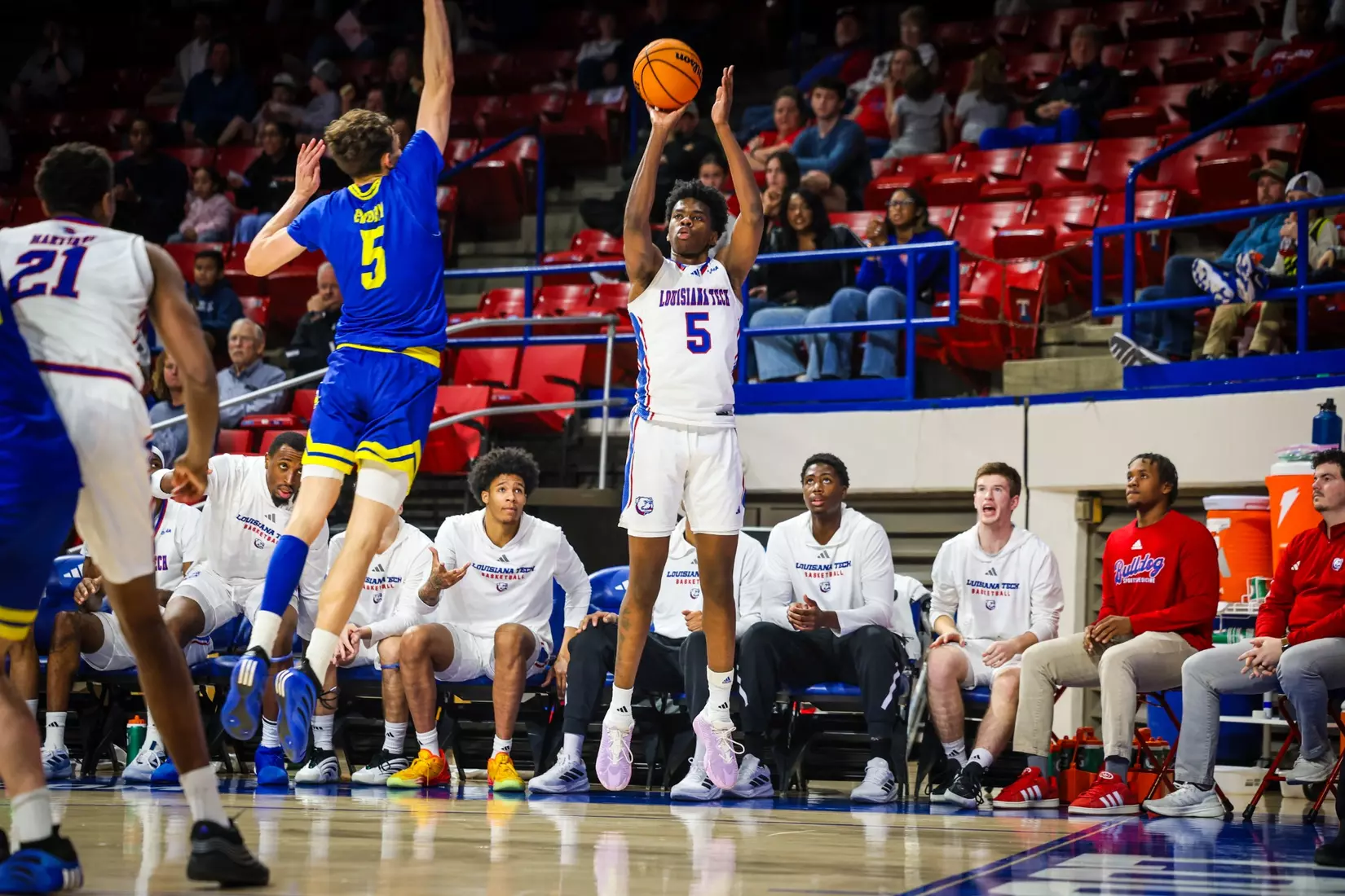 Bulldogs down Blue Hens in overtime, 70-68, on Saturday afternoon in the TAC