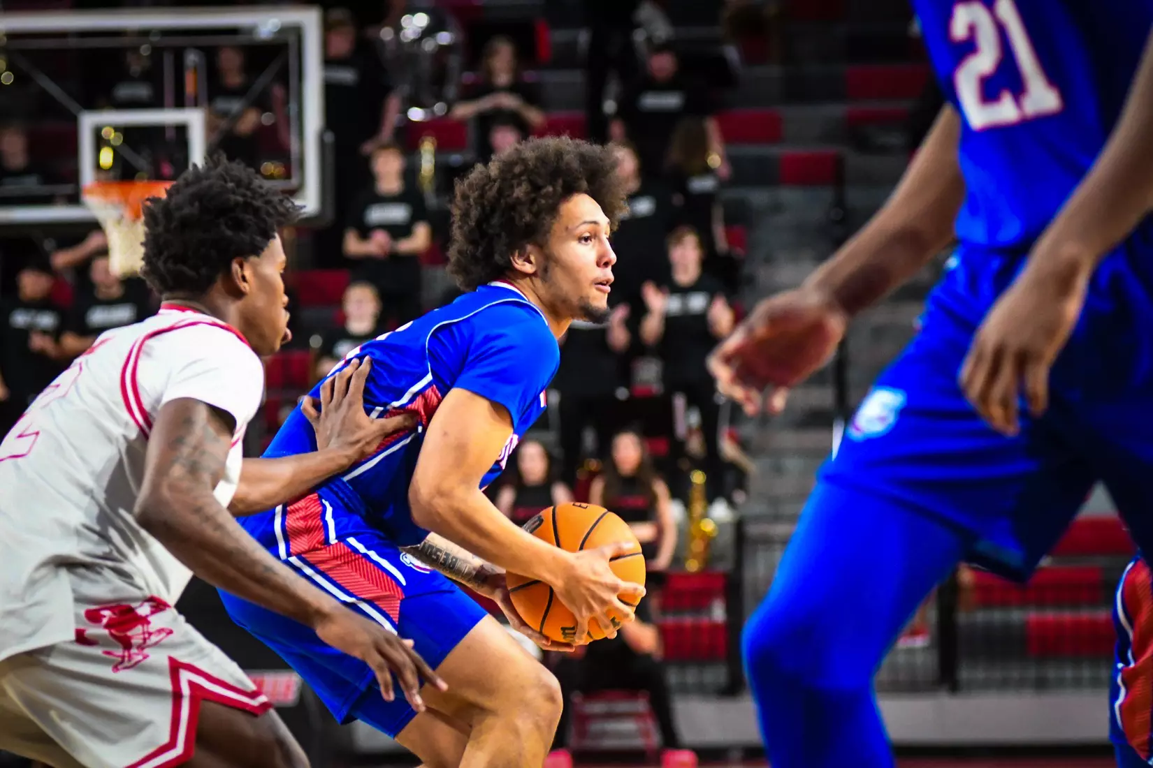 Bulldogs comeback effort falls short in 64-60 loss to Gamecocks on Saturday