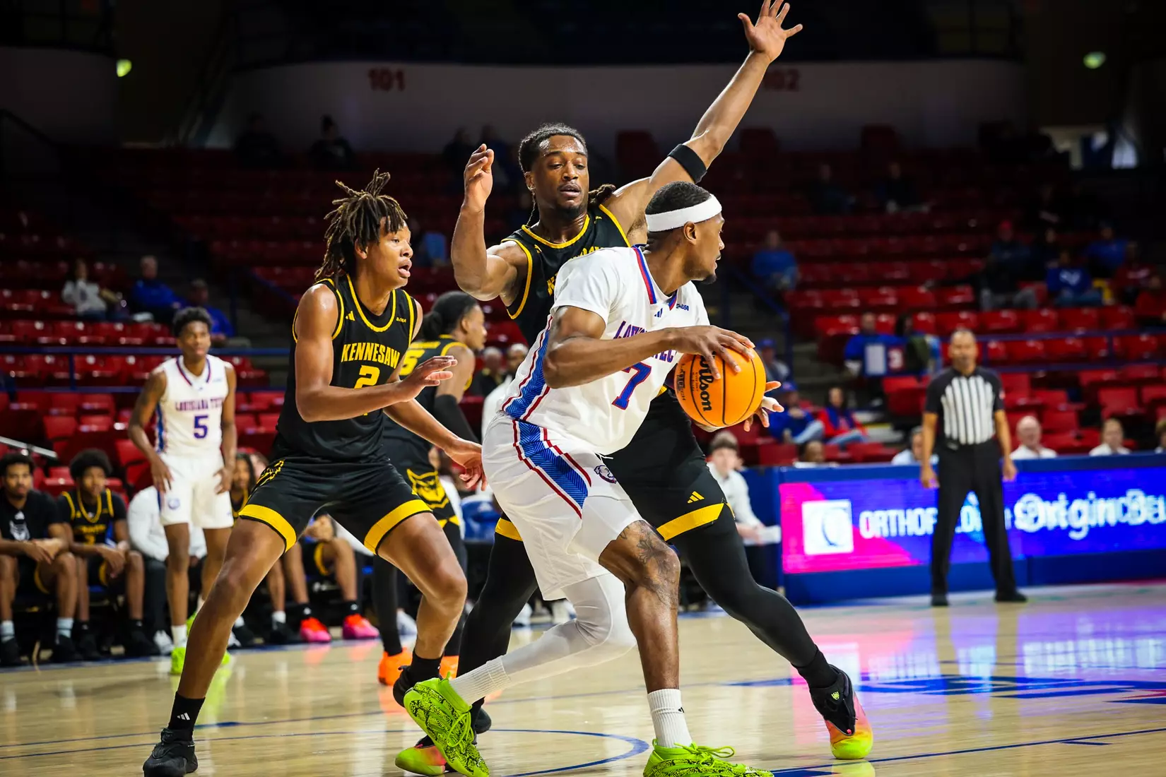 Bulldogs storm back in second half, defeat Owls 82-76 on Friday afternoon inside the Thomas Assembly Center