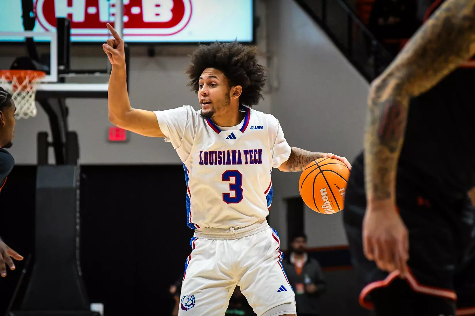 Bulldogs fall to Bearkats in Huntsville