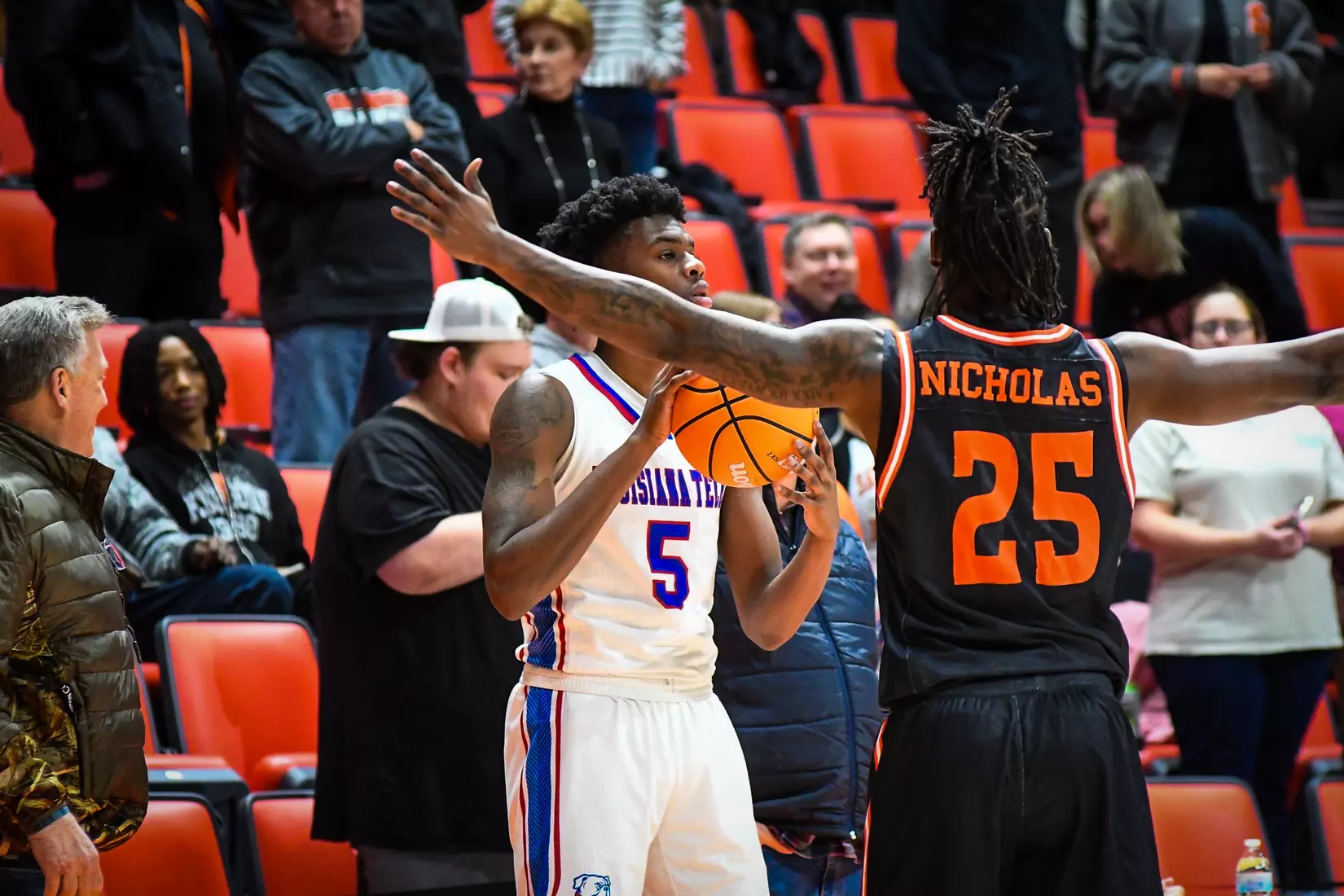 Bulldogs fall to Bearkats in Huntsville