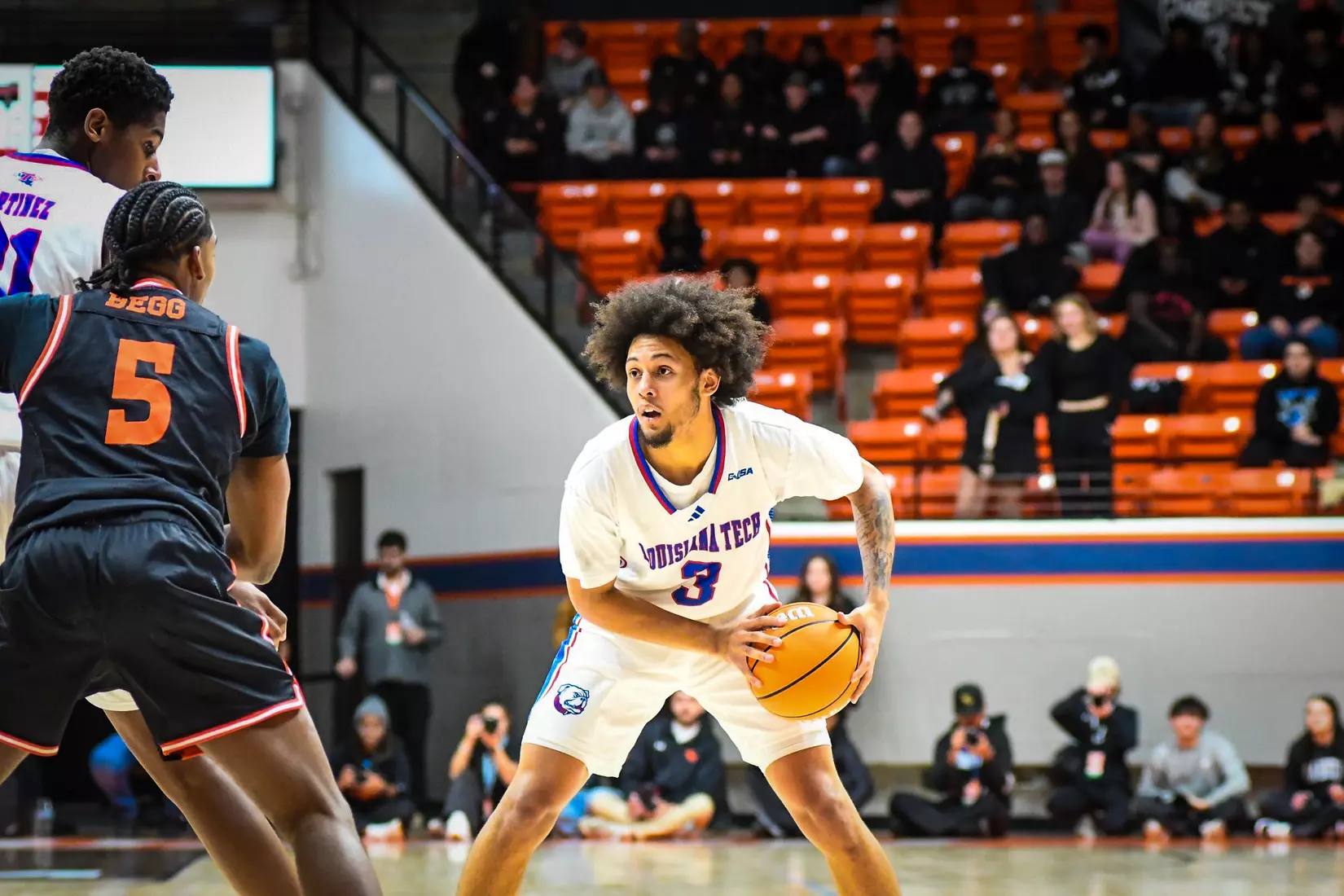 Bulldogs fall to Bearkats in Huntsville