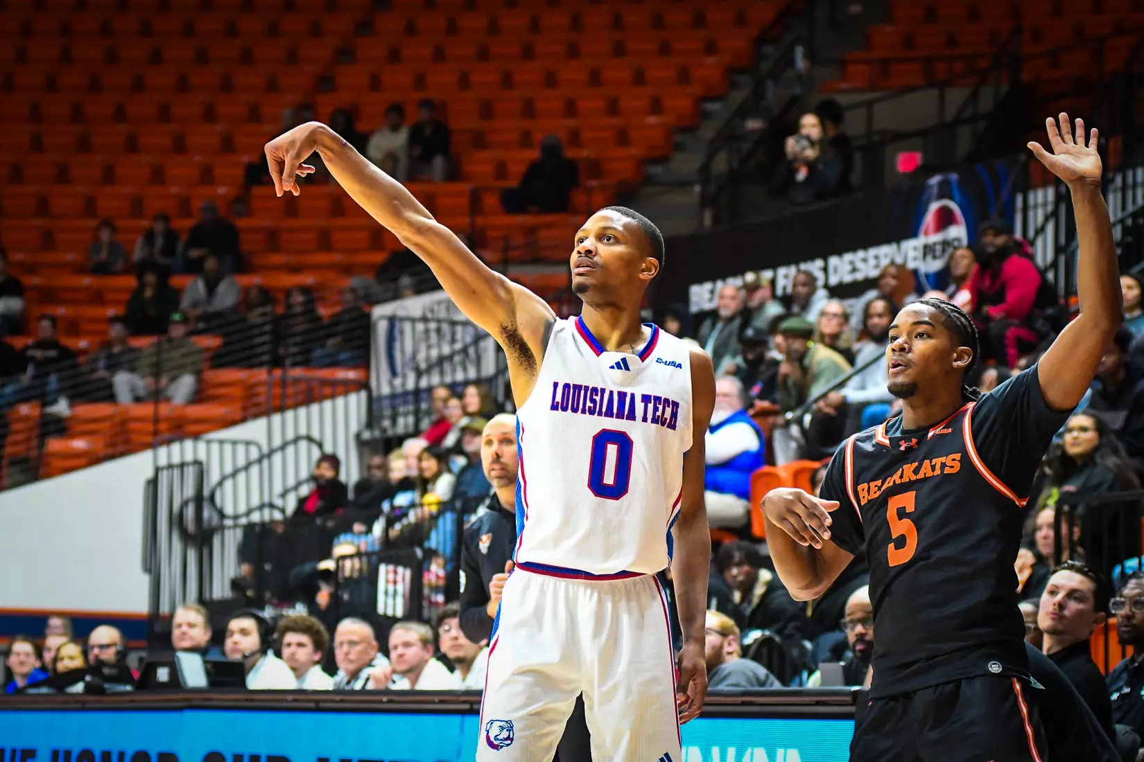 Bulldogs fall to Bearkats in Huntsville