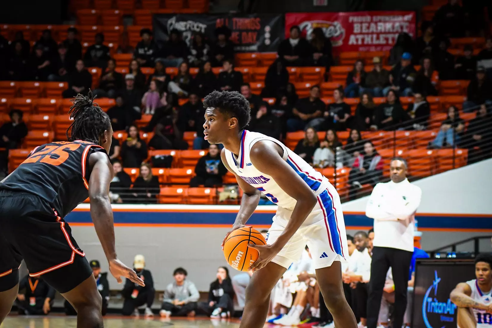 Bulldogs fall to Bearkats in Huntsville