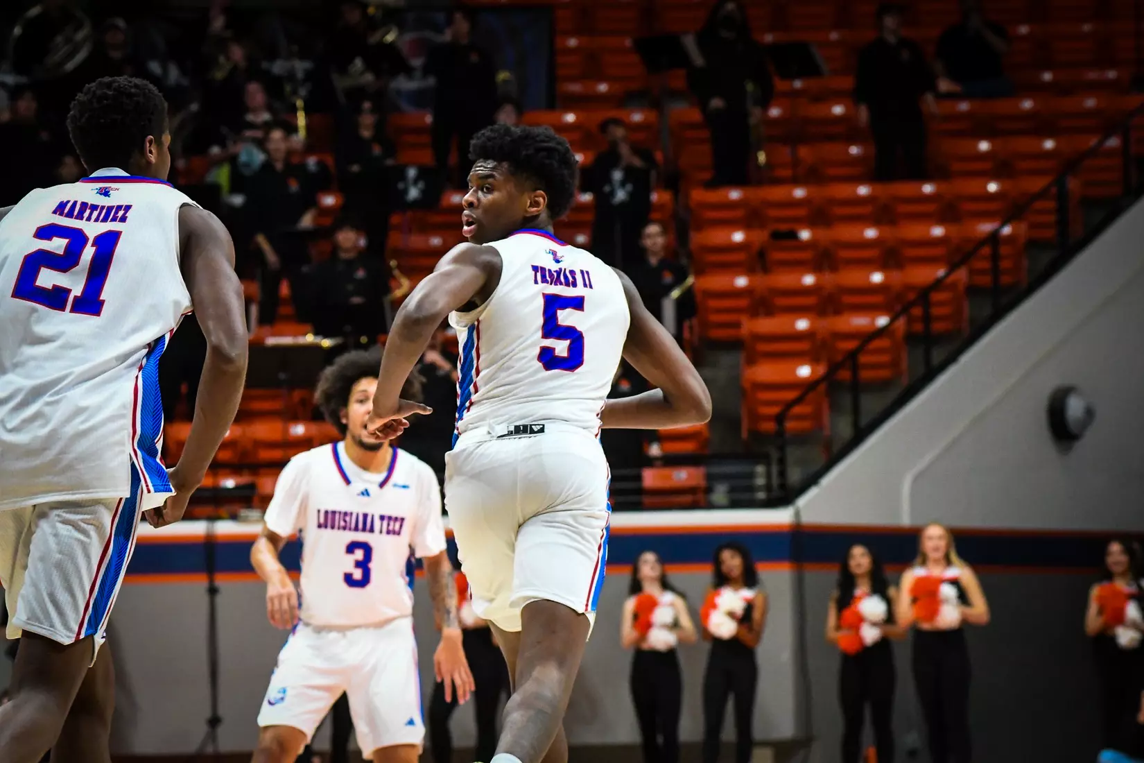 Bulldogs fall to Bearkats in Huntsville