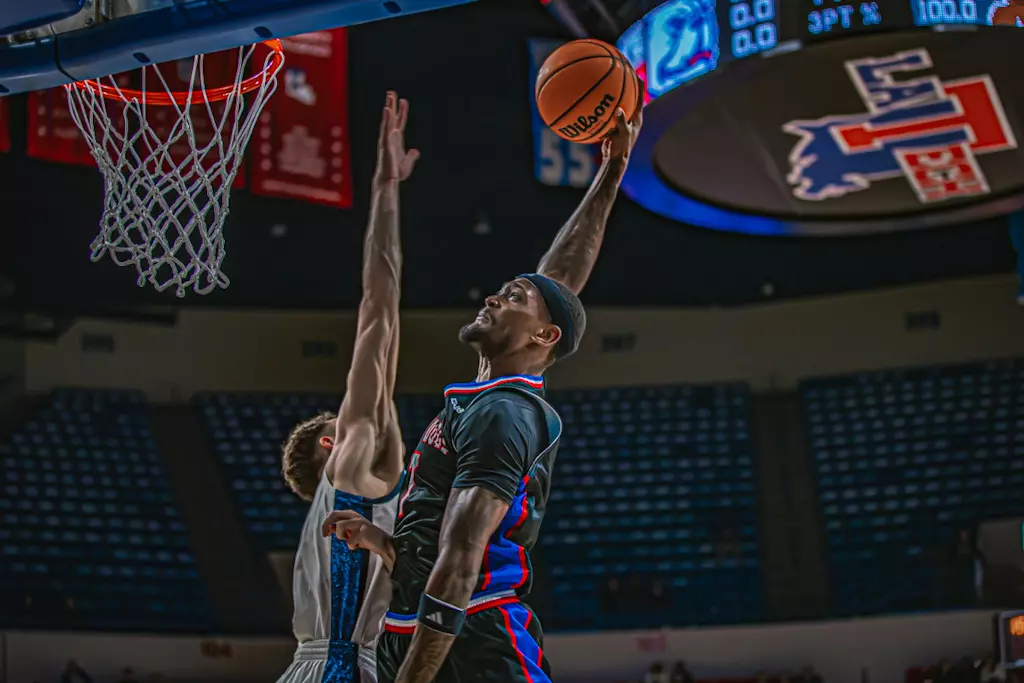 Bulldogs fall at home to Flames, 72-56, on Thursday night