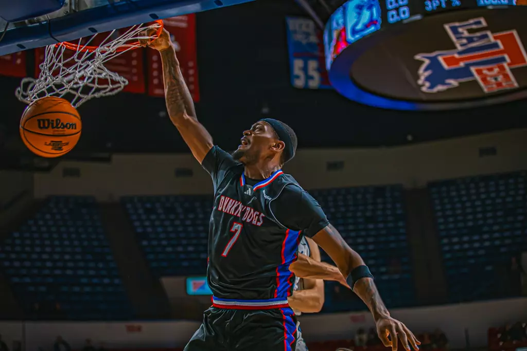 Bulldogs fall at home to Flames, 72-56, on Thursday night