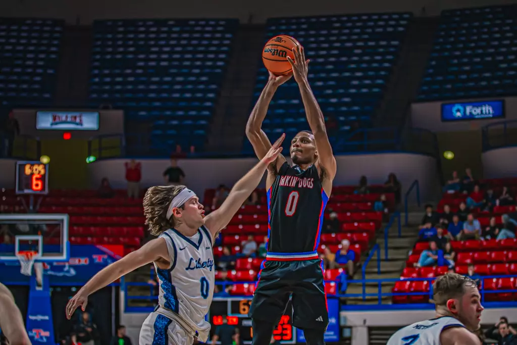 Bulldogs fall at home to Flames, 72-56, on Thursday night