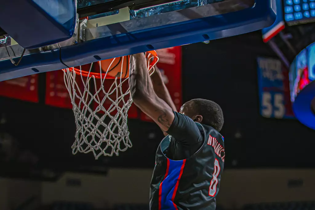 Bulldogs fall at home to Flames, 72-56, on Thursday night