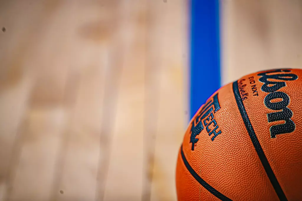 Bulldogs fall at home to Flames, 72-56, on Thursday night