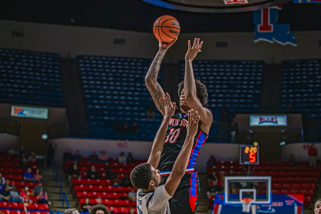 Bulldogs fall at home to Flames, 72-56, on Thursday night