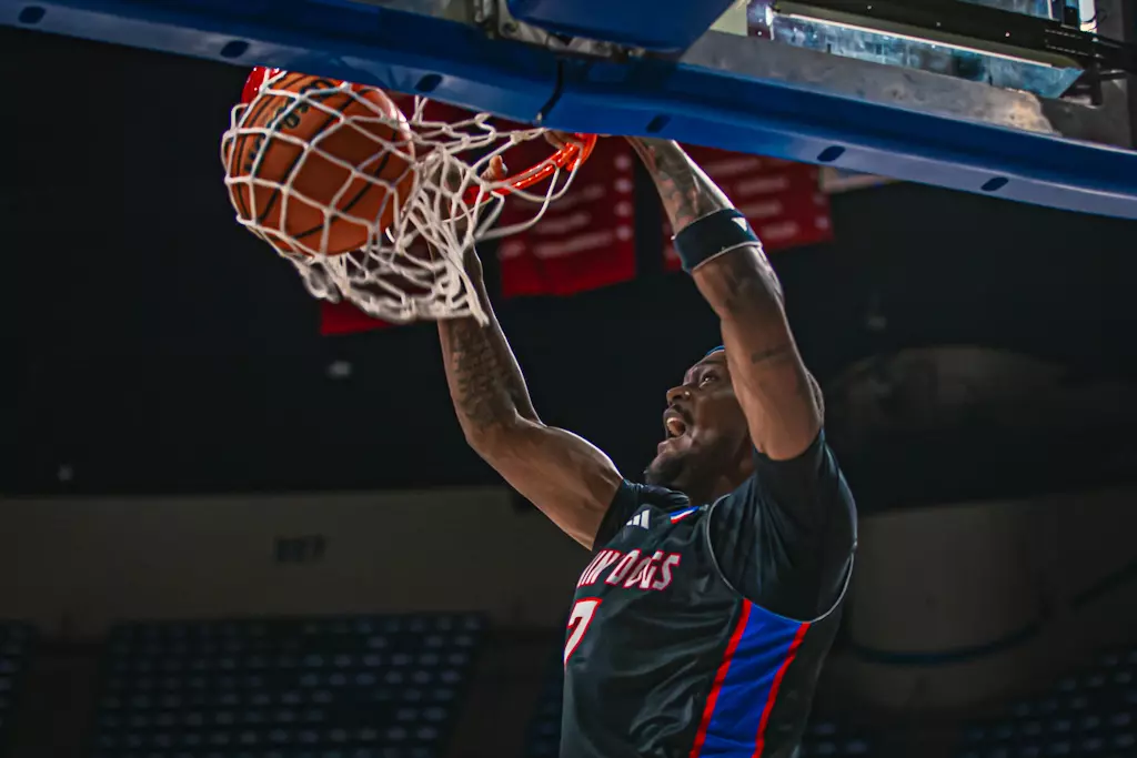 Bulldogs fall at home to Flames, 72-56, on Thursday night
