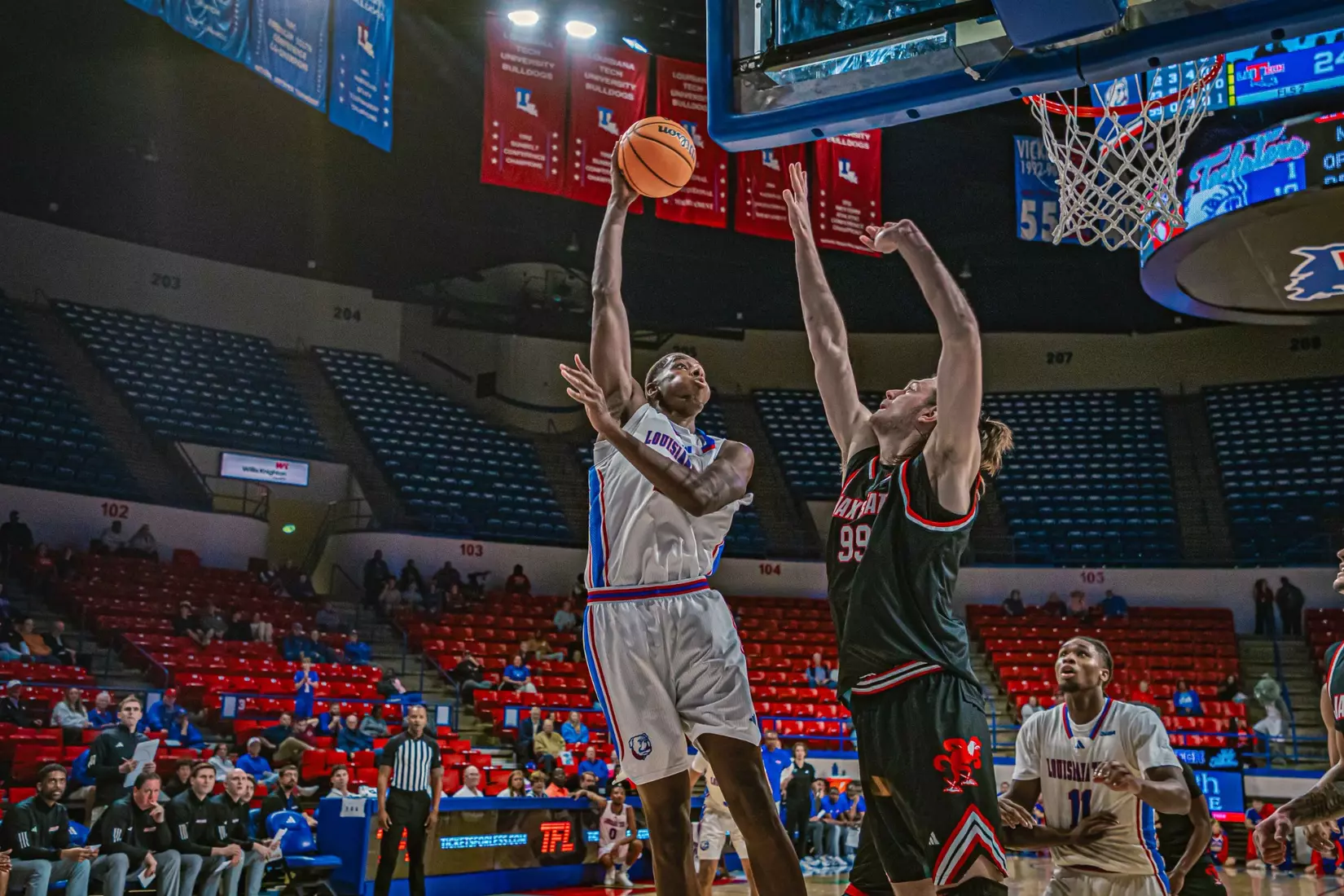 Bulldogs hang on to defeat Gamecocks 77-71 Wednesday night in the TAC