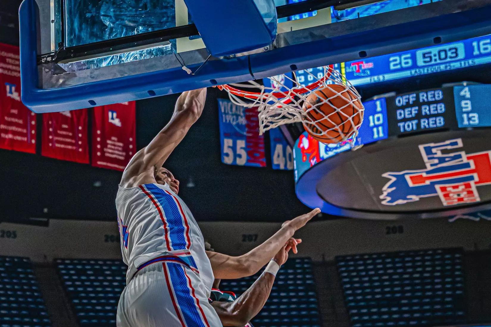 Bulldogs hang on to defeat Gamecocks 77-71 Wednesday night in the TAC