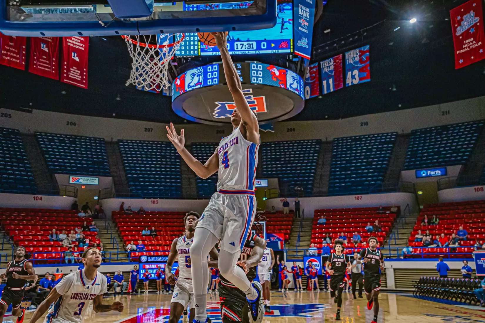 Bulldogs hang on to defeat Gamecocks 77-71 Wednesday night in the TAC