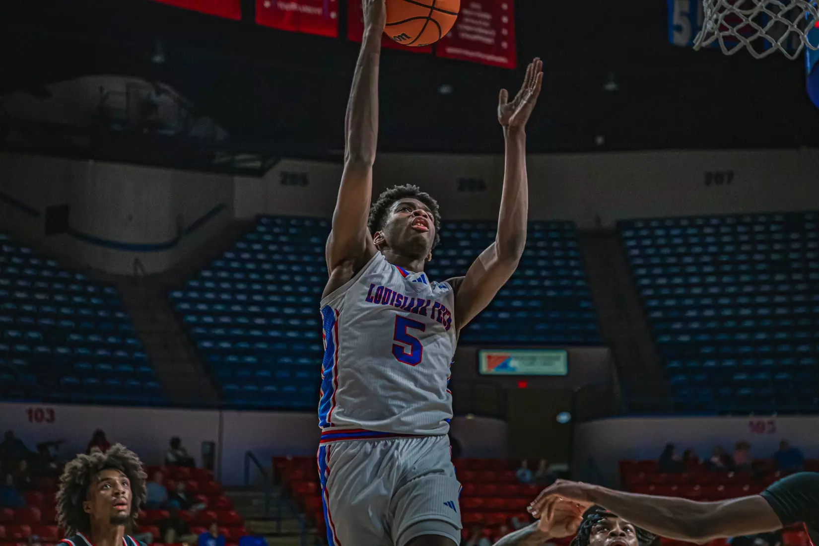 Bulldogs hang on to defeat Gamecocks 77-71 Wednesday night in the TAC