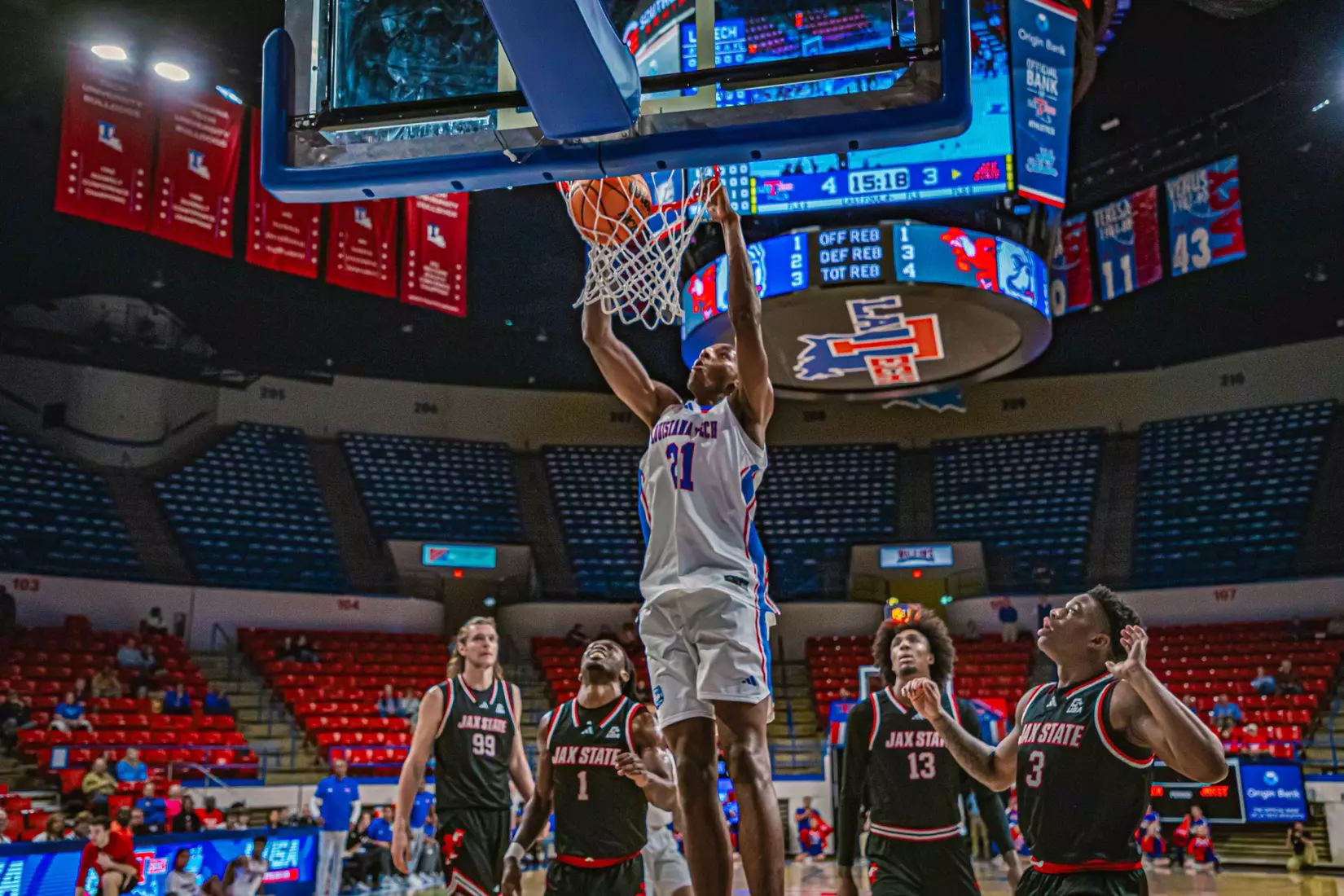 Bulldogs hang on to defeat Gamecocks 77-71 Wednesday night in the TAC