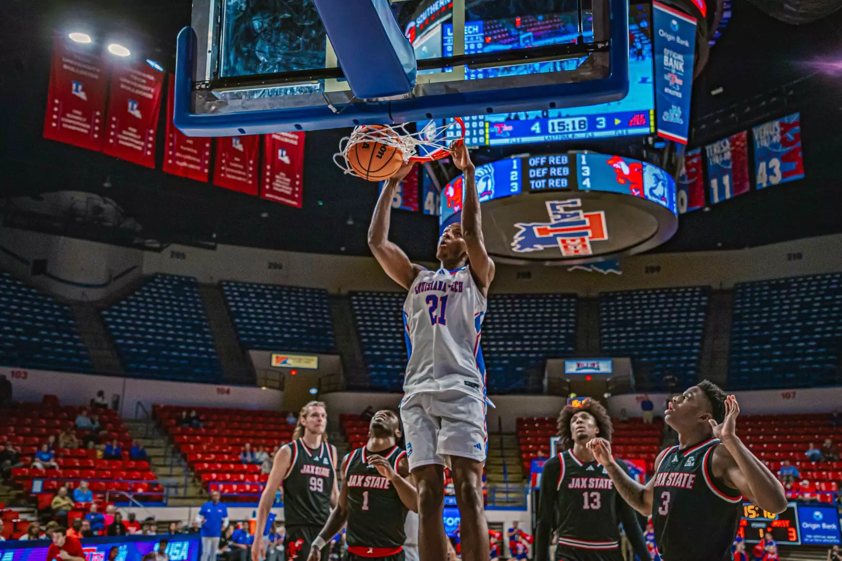 Bulldogs hang on to defeat Gamecocks 77-71 Wednesday night in the TAC