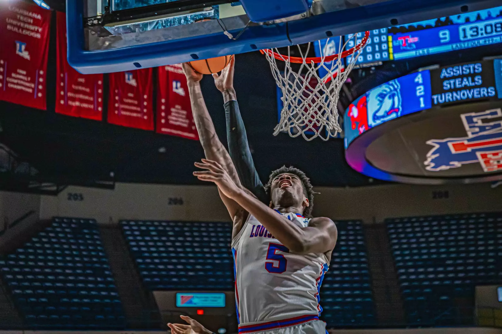 Bulldogs hang on to defeat Gamecocks 77-71 Wednesday night in the TAC