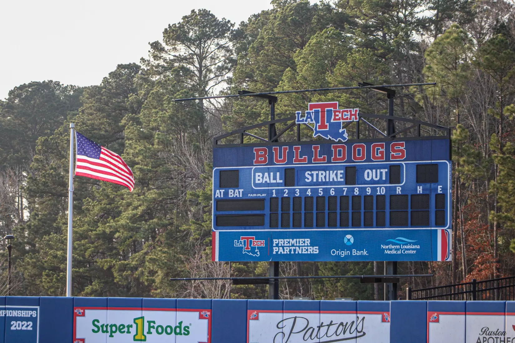 LA Tech defeats ULM 3-2 in 11 innings.