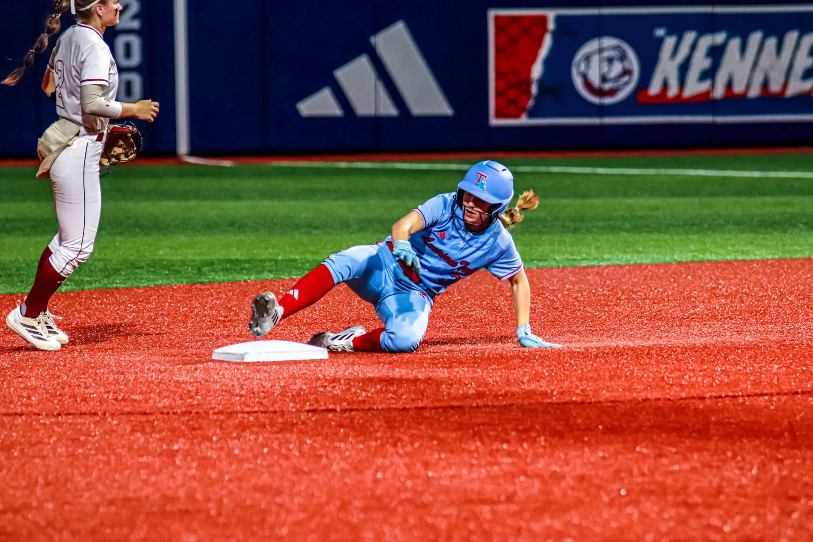 LA Tech defeats ULM 3-2 in 11 innings.