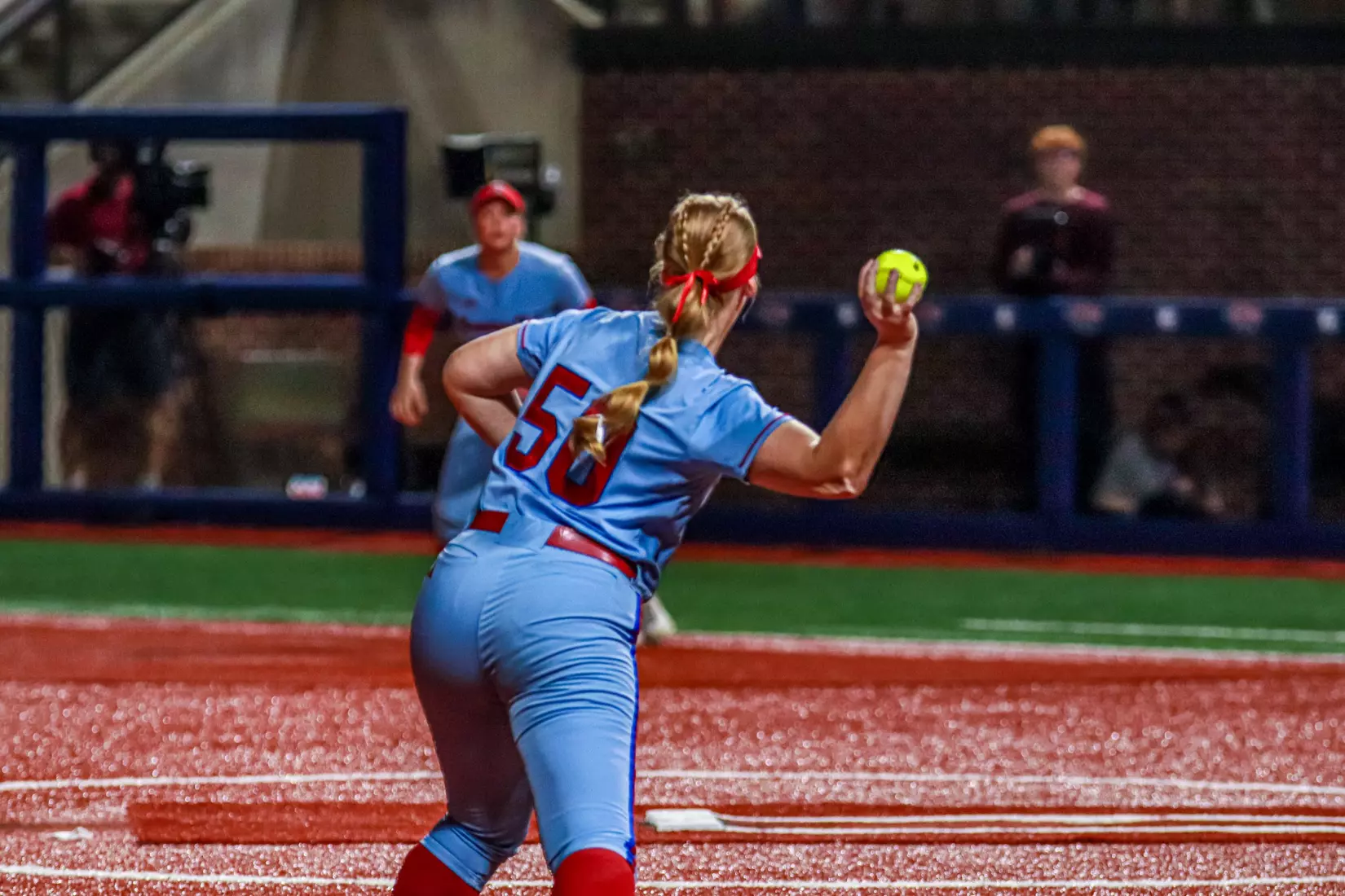 LA Tech defeats ULM 3-2 in 11 innings.