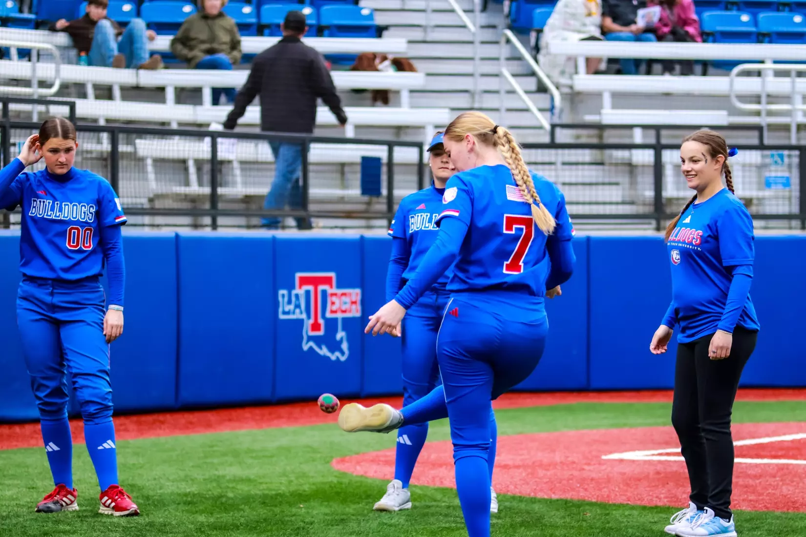 Bulldogs fall 2-1 to Golden Eagles.