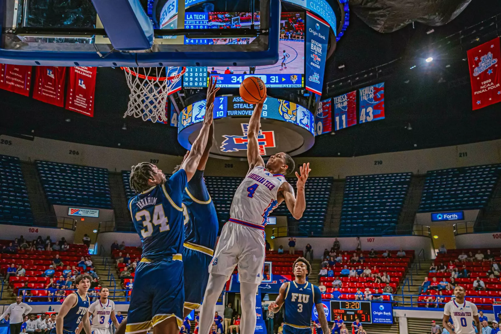 Bulldogs fall to Panthers in home finale