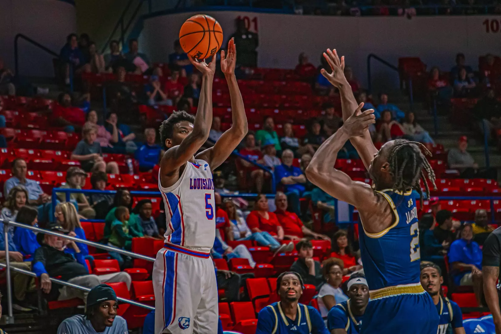 Bulldogs fall to Panthers in home finale